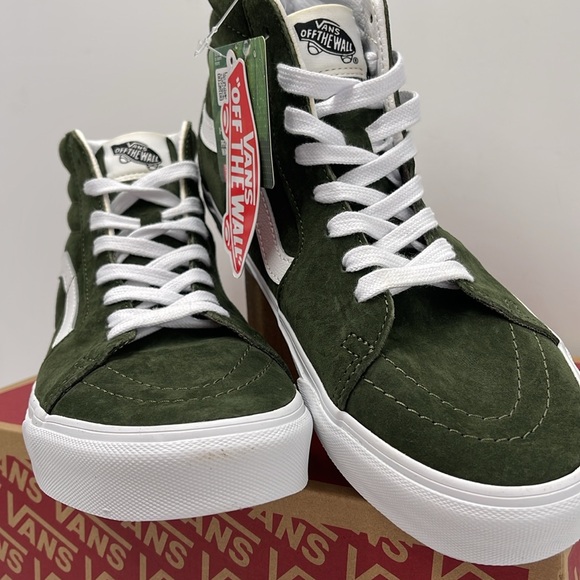 Vans WMNS Sk8-Hi Pig Suede Grape Leaf
VN0A&BVTS0K
SNEAKERS - Picture 6 of 16